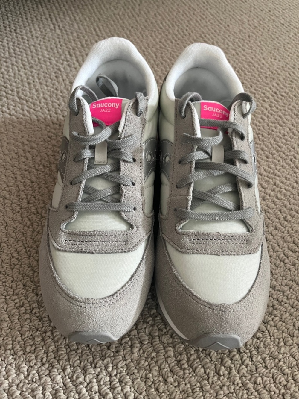 Saucony Women's Jazz Sneakers in Gray with Pink Tongue